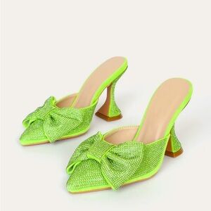 STUNNING Lulu’s Lorayne Green Rhinestone Pointed-Toe Mules- Never worn